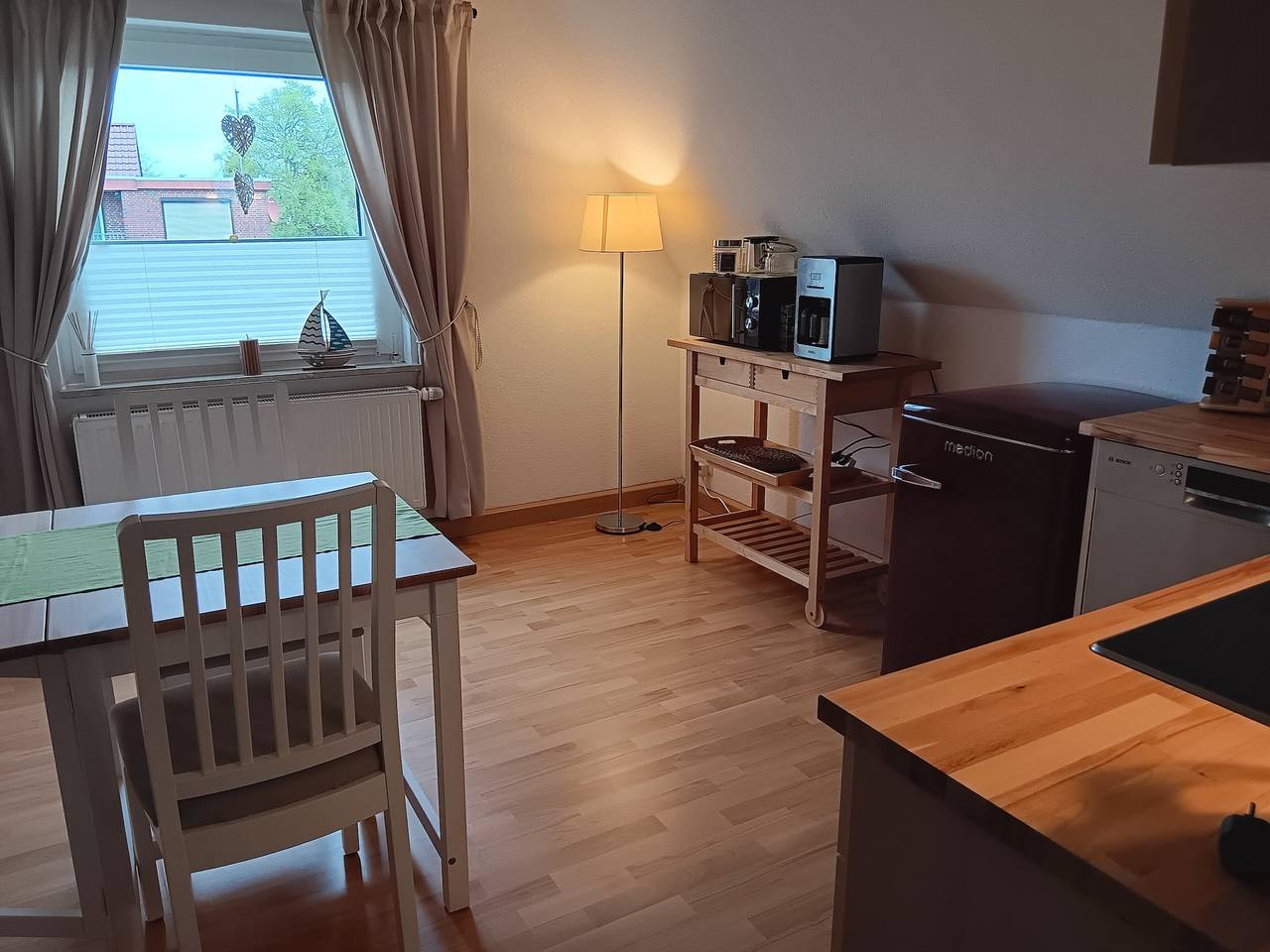Ganze Wohnung, Apartment „Heringsmöwe“ mit gemeinsamer Terrasse, Garten und Wlan in Tossens, Butjadingen