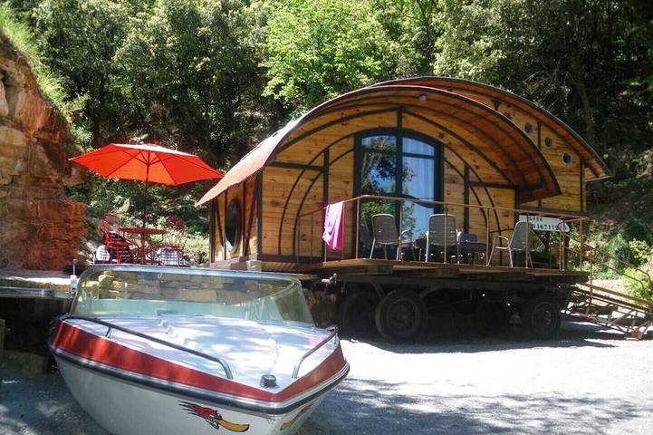 Gîte pour 5 personnes, avec Jacuzzi et Terrasse ainsi que Jardin et Piscine à Les Vans