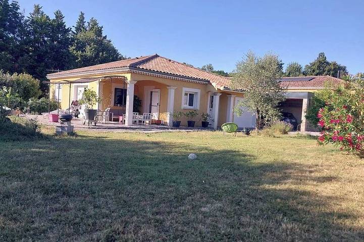 Gîte pour 8 personnes, avec jacuzzi à Eurre