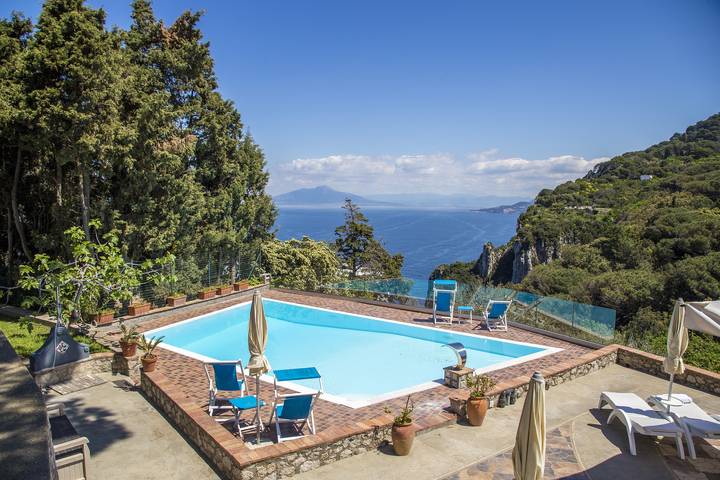 Villa per 12 persone, con Balcone e Idromassaggio nonché Terrazza e Giardino a Capri