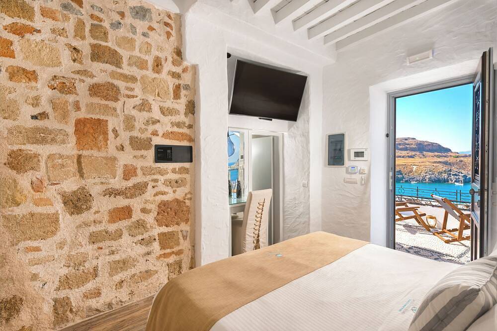 Entire apartment, Brand New!!! Lindos shore Superior Studio just above Lindos main beach !!! in Lindos Beach, Lindos