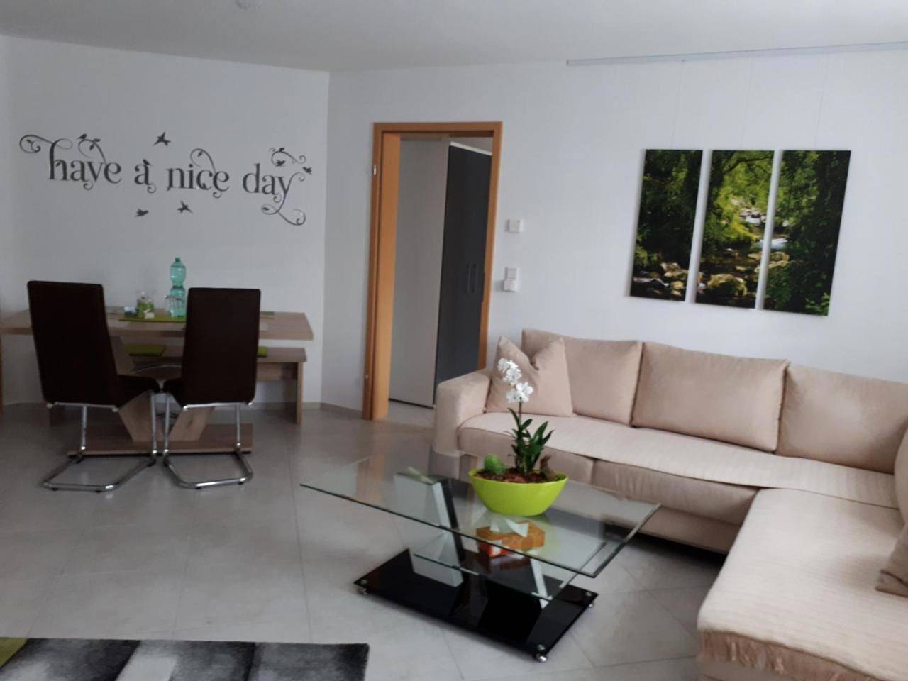 Appartement entier, Apartment with Terrace in Gottmadingen, Hegau