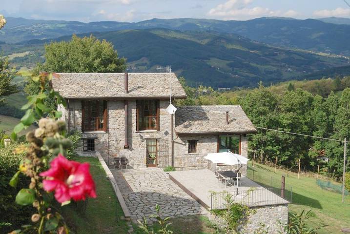 Gîte pour 4 personnes, avec Terrasse ainsi que Jardin et Vue à Albareto - 2