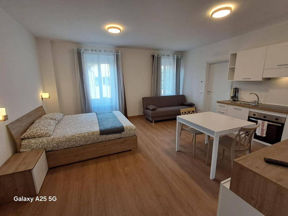 Appartement entier, Two-Bedroom Apartment in Cles, Massif de Brenta