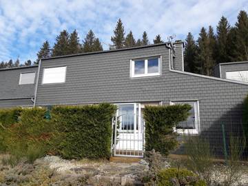 Gîte pour 4 personnes, avec terrasse à Murat-le-Quaire