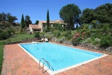 Gîte pour 2 personnes, avec piscine ainsi que terrasse et jardin à Céret