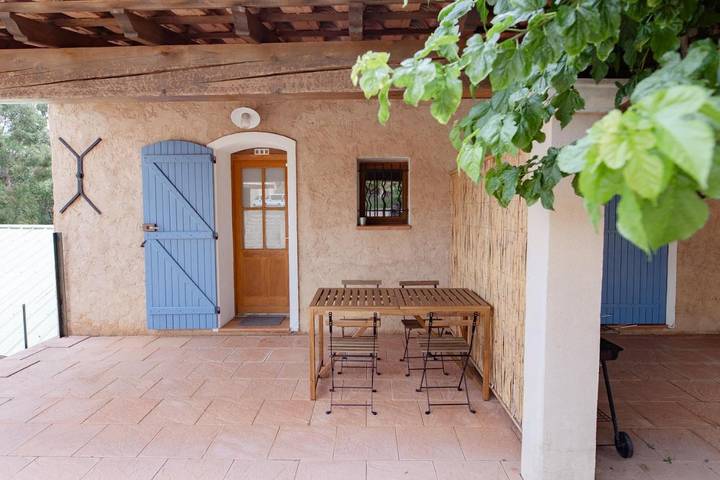 Location de vacances pour 4 personnes, avec vue et jardin à La Crau - 2