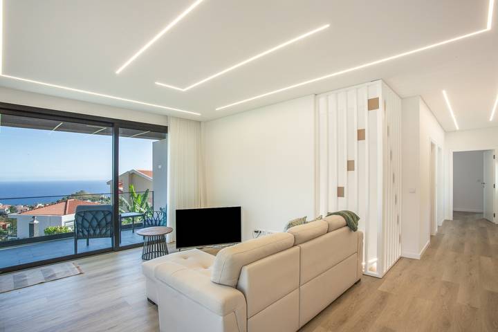 Holiday Home 'Refugio Do Encanto' with Sea View, Private Terrace and Wi-Fi in Pináculo, Ponta do Sol
