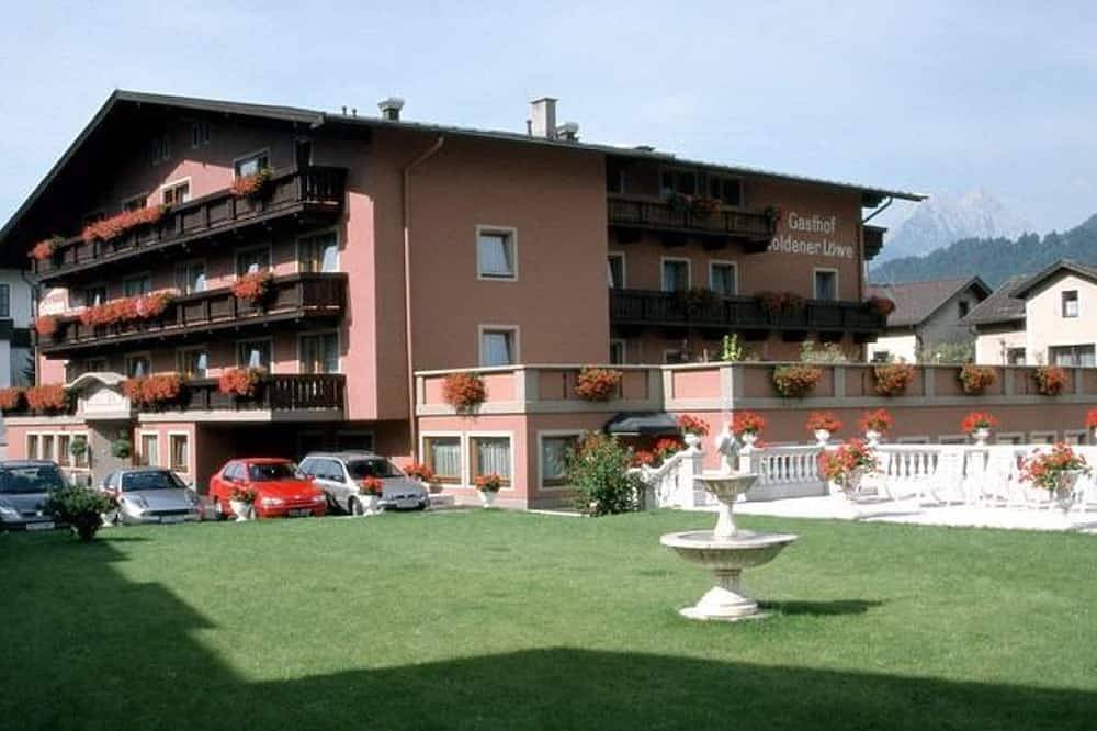 Four-bed room - Gasthof Goldener Löwe in Tux Alps, Schwaz