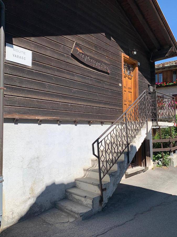 Gîte pour 5 personnes, avec vue ainsi que terrasse et jardin, animaux acceptés à Champoluc - 4