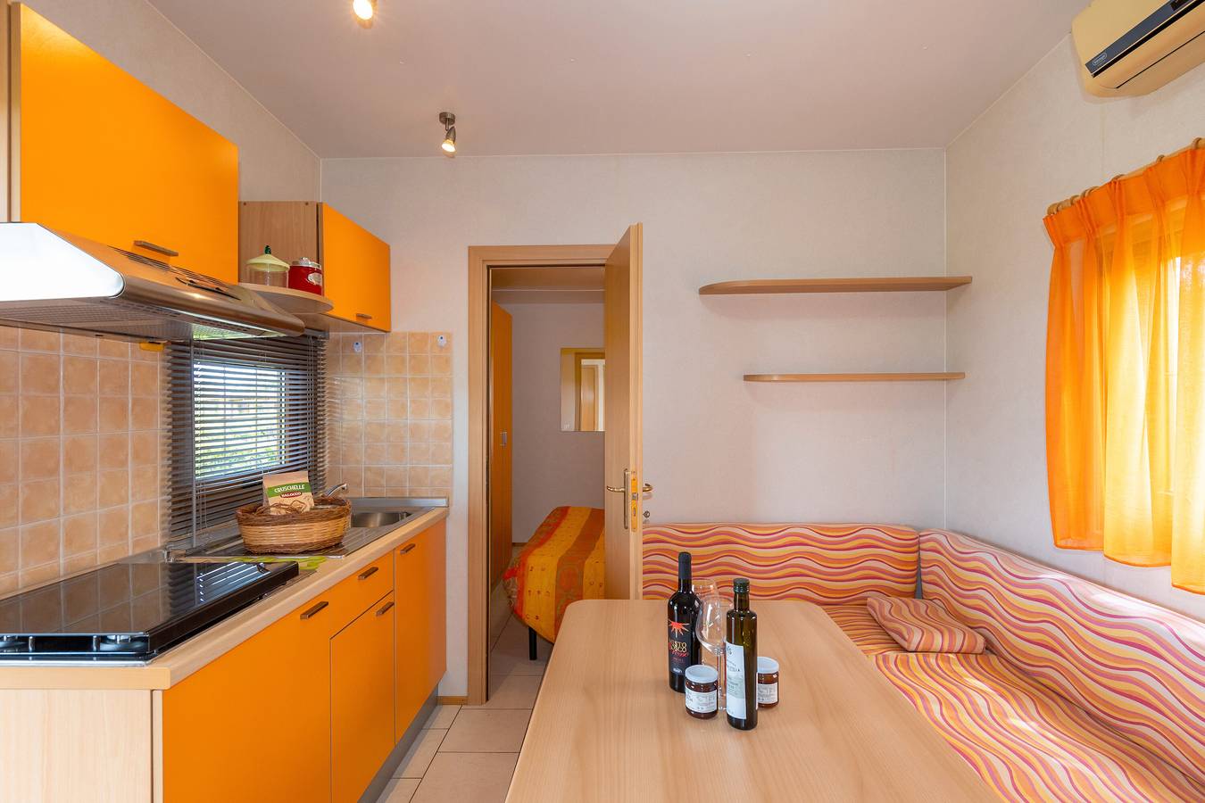 Bungalow 'Stella 1' con piscina condivisa, terrazza privata e aria condizionata in Bibbona, Costa degli Etruschi