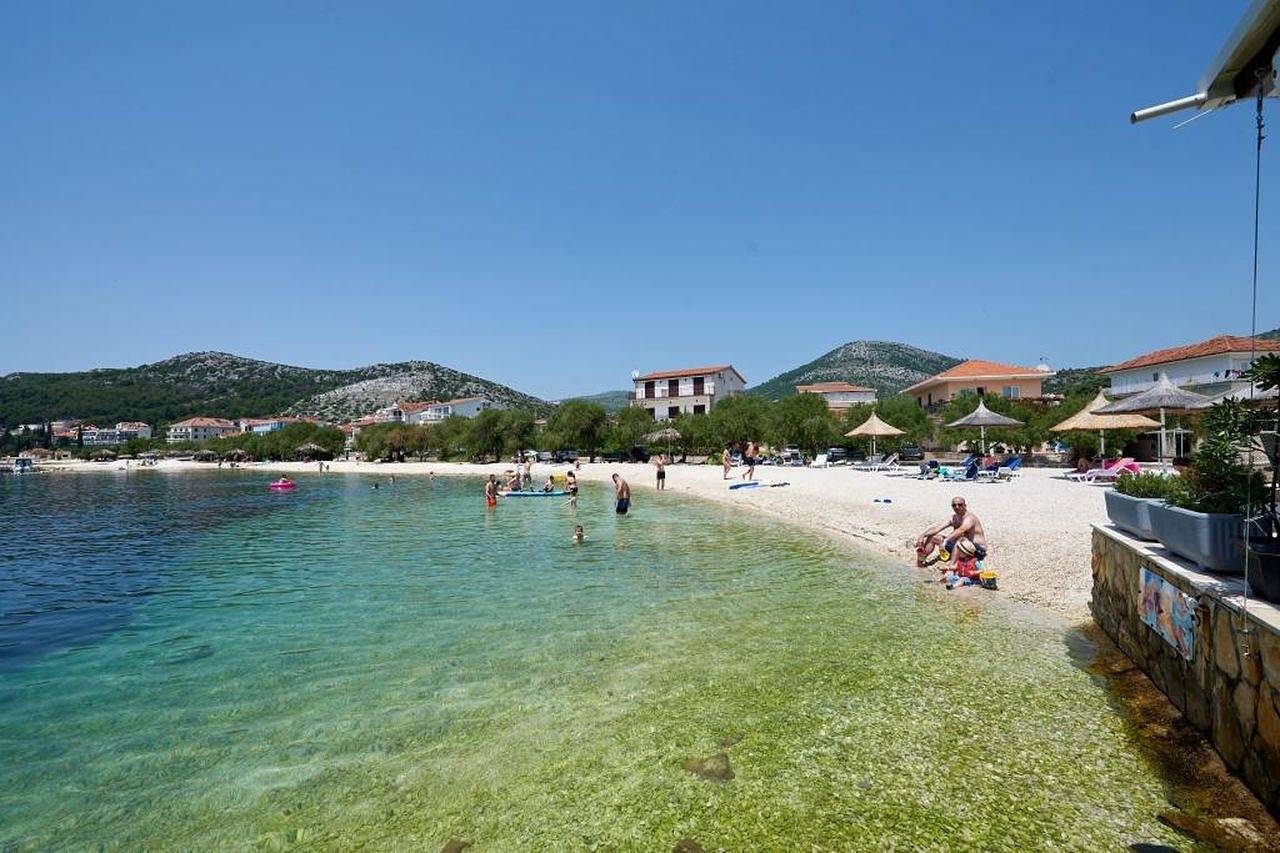 Ganze Wohnung, Ferienwohnung in Seget Vranjica mit Meerblick, Balkon, Klimaanlage, W-Lan (5052-4) in Seget Vranjica, Split-Dalmatien