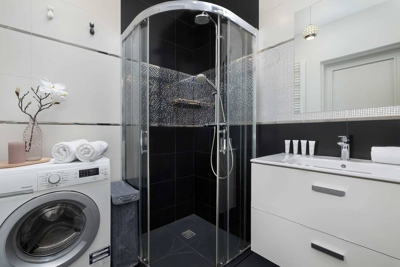 Ganze Wohnung, Stylish Apartment with Balcony | Parking | Work Space in Kattowitz, Schlesien