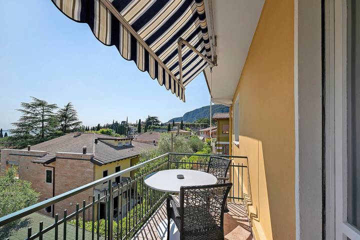Ganze Wohnung, Apartment 'Il Boma - Capitan Libeccio' mit Seeblick, Wlan und Klimaanlage in Garda, Gardasee-Berge