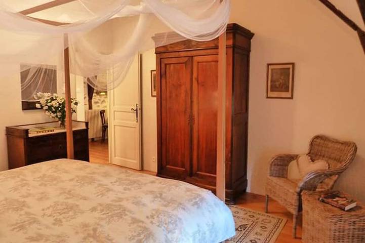 Gîte pour 2 personnes, avec piscine ainsi que jardin et balcon, animaux acceptés à Entraygues-sur-Truyère - 3