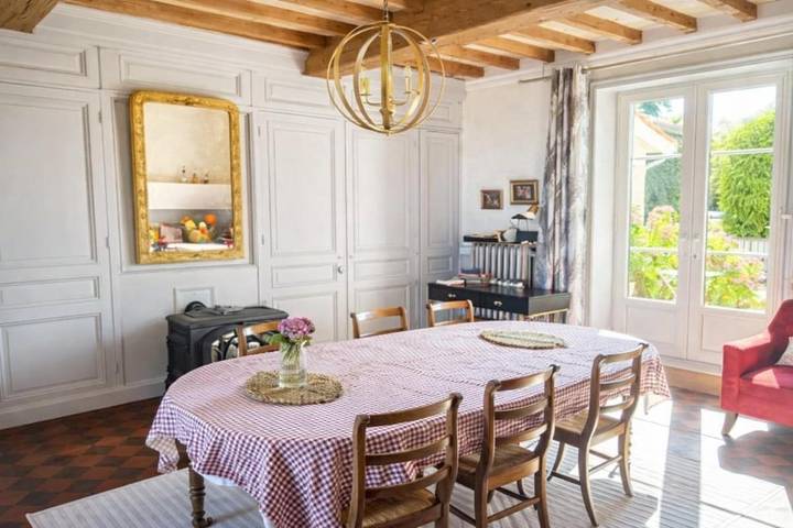 Location de vacances pour 14 personnes, avec piscine et terrasse ainsi que sauna et vue à Ouches - 4