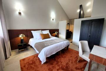 Location de vacances pour 8 personnes, avec jardin à Sainte-Colombe-de-Peyre