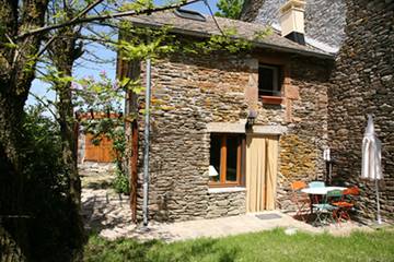 Gîte pour 2 personnes, avec terrasse, animaux acceptés dans l' Aveyron
