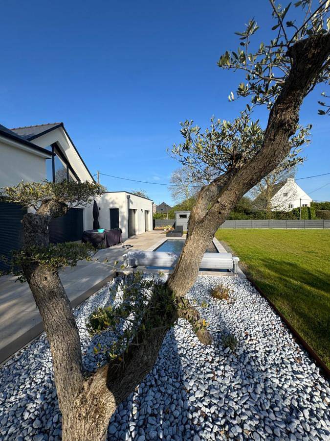Chambre d’hôte pour 2 personnes, avec Terrasse et Jardin ainsi que Piscine et Vue à Plouézec