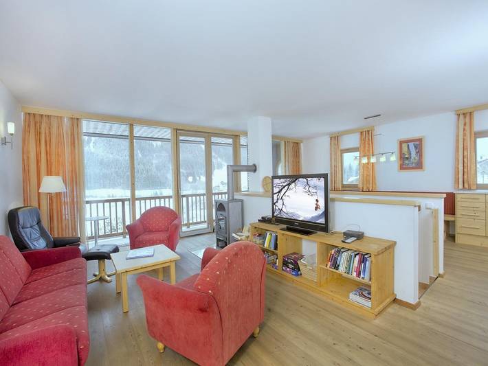 Chalet für 8 Personen, mit Terrasse und Pool sowie Ausblick in Wald im Pinzgau