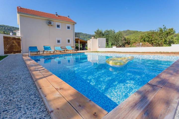 Casa de vacaciones para 7 personas, con piscina y jardín - 1