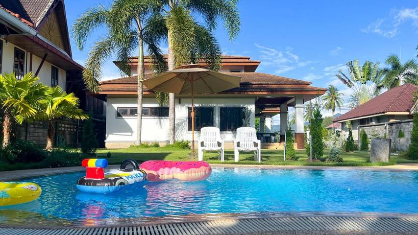 Villa för 8 Personer, med trädgård samt utsikt och pool - 1