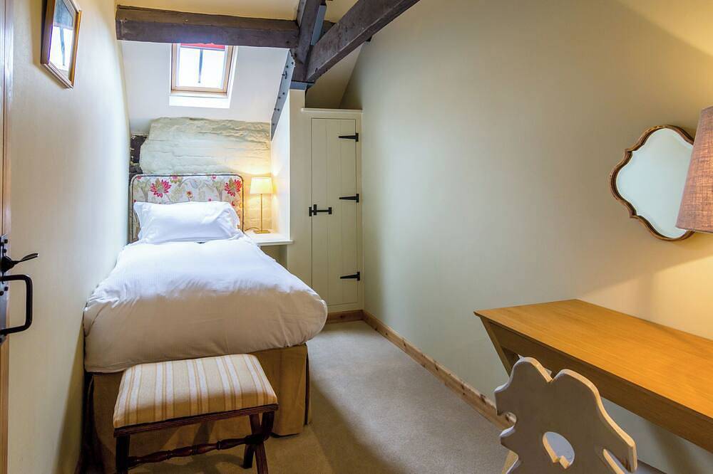 4 bedroom accommodation in Ampney Crucis, near Cirencester in Cirencester, Gloucestershire