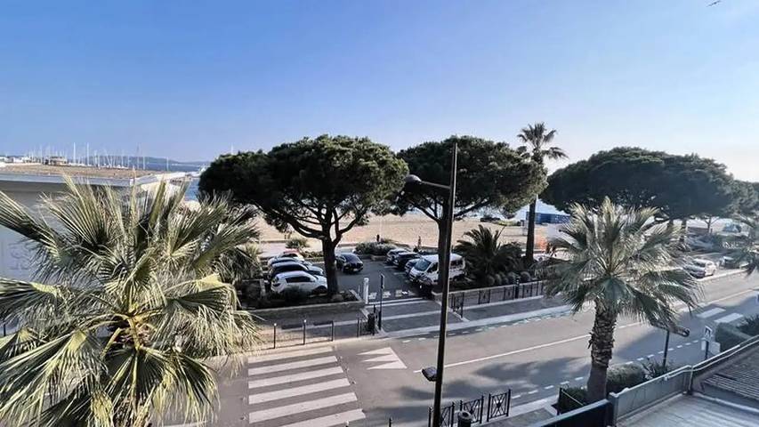 Gîte pour 7 personnes, avec Terrasse dans Casino De Sainte Maxime