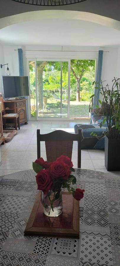 Location de vacances pour 6 personnes, avec vue ainsi que terrasse et jardin à Oraison - 2