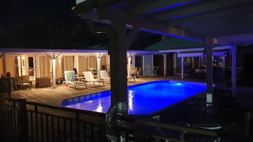 Gîte pour 7 personnes, avec vue ainsi que piscine et jardin dans Plage de l’Anse Vinaigri - 4