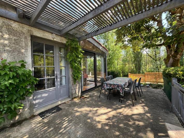 Location de vacances pour 6 personnes, avec Balcon et Terrasse ainsi que Jardin et Vue à Saint-Savinien