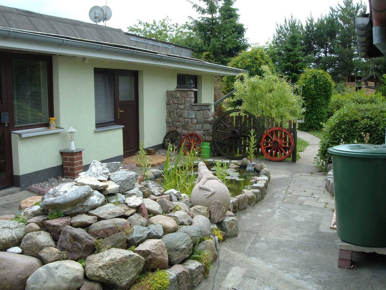 Ganze Ferienwohnung, Ferienbungalow 1 in Dierkow-West, Rostock