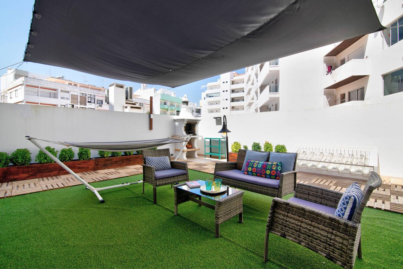 Apartamento inteiro, Apartamento 'Beira Mar' com Vista para o Mar, Terraço & Wi-Fi in Armação de Pêra (costa), Armação de Pêra