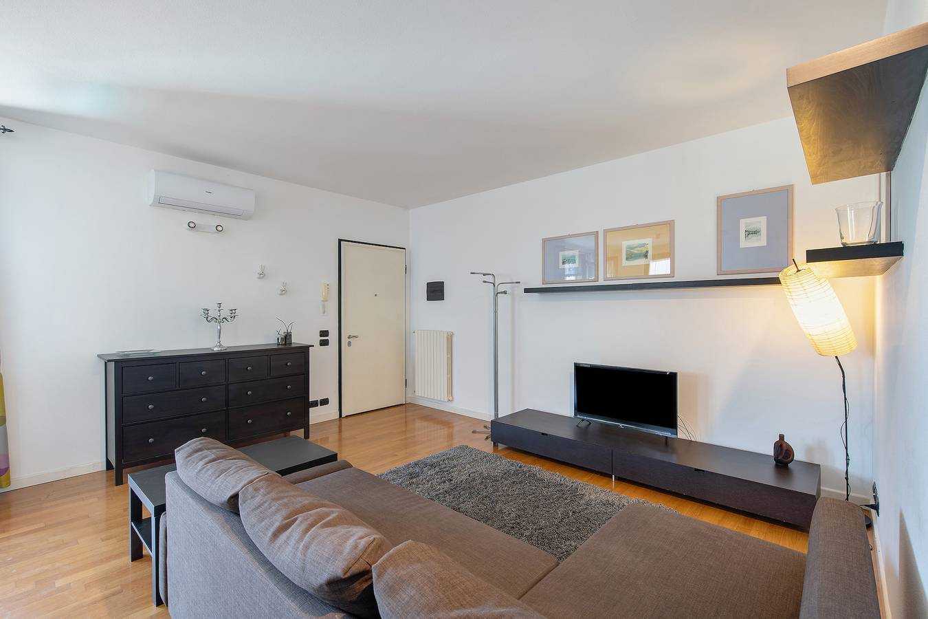 Ganze Wohnung, Ferienwohnung 'I Ciclamini 6' mit Gemeinschaftspool, Wi-Fi und Klimaanlage in Moniga del Garda, Gardasee-Berge