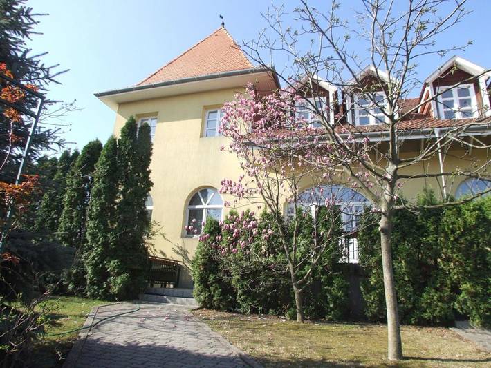 BnB für 4 Personen, mit Garten und Ausblick in Budapest