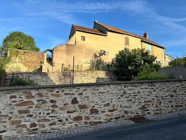 Gîte pour 3 personnes, avec jardin ainsi que vue et terrasse à Sainte-Sévère-sur-Indre