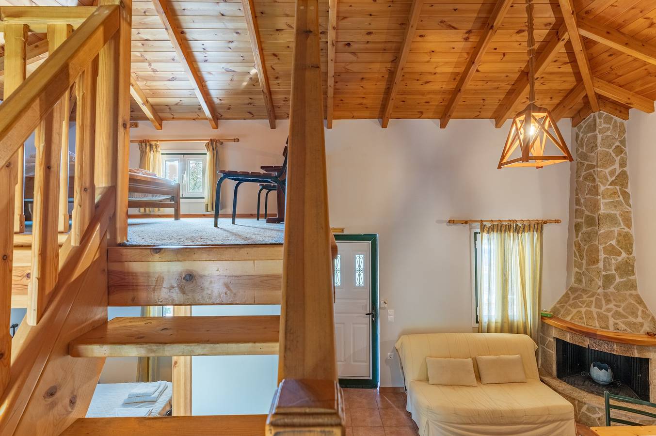Casa de campo 'Maisonette con Patio Privado 2' con Vista a la Montaña, Wi-Fi y Aire Acondicionado in Portes (Kynouria), Kynouria
