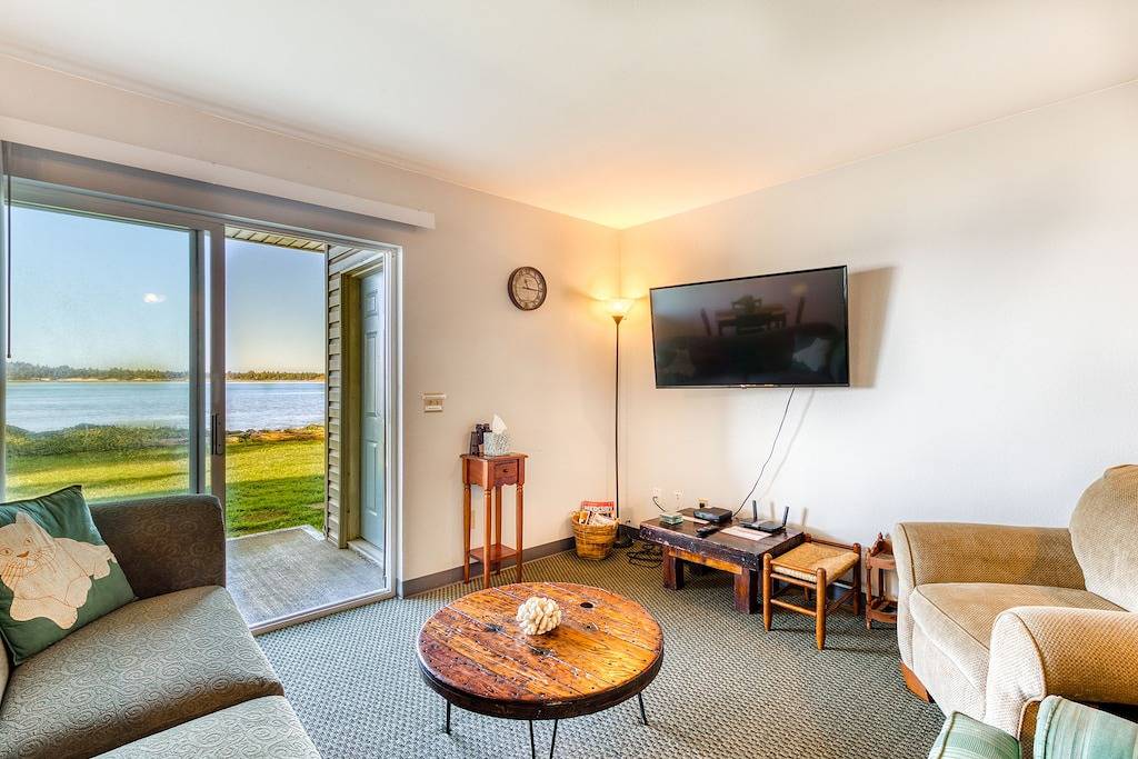 Hübsches Cottage am Wasser mit eigenem W / D und herrlichem Blick auf die Bucht in Coos County