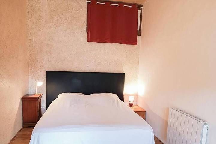 Location de vacances pour 10 personnes, avec jardin à Varaire - 2