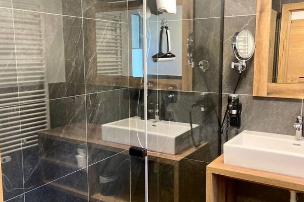 Entire apartment, Bergzeit Appartement Top 2 in Saalbach, Saalbach-Hinterglemm
