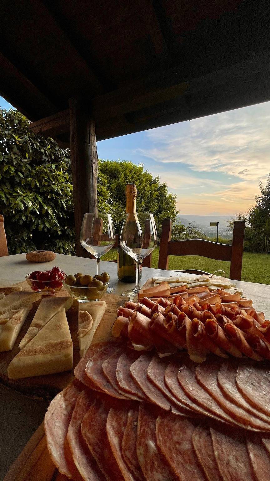 Room '"Tra Gli Ulivi E Il Panorama"' with Mountain View, Private Garden and Wi-Fi in Orvieto, Terni Province