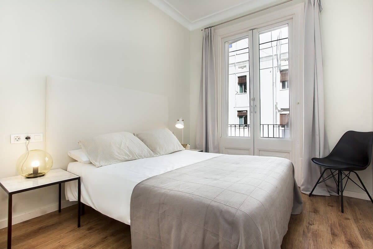 Entire apartment, Centric 3bedroom in Las Ramblas in Barcelona Centre, Barcelona