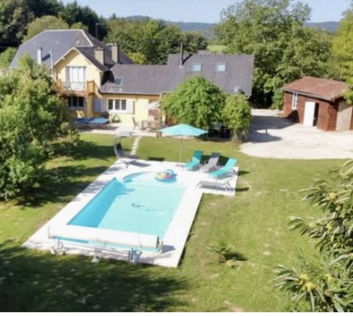 Gîte pour 6 personnes, avec piscine à Ladignac-le-Long
