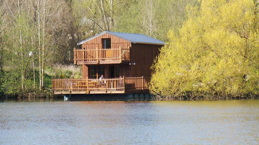 Location de vacances pour 4 personnes, avec Balcon et Terrasse ainsi que Jacuzzi et Jardin à Colleville