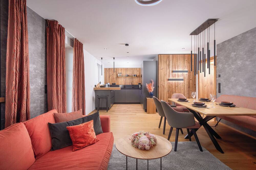 Entire apartment, R6 Tegernsee - Apartment Top 7 upstairs in Bad Wiessee, Bavarian Alps