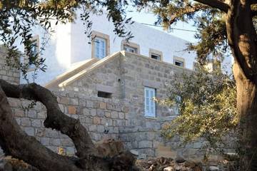 Location de vacances pour 6 personnes, avec jardin et terrasse, animaux acceptés dans Patmos