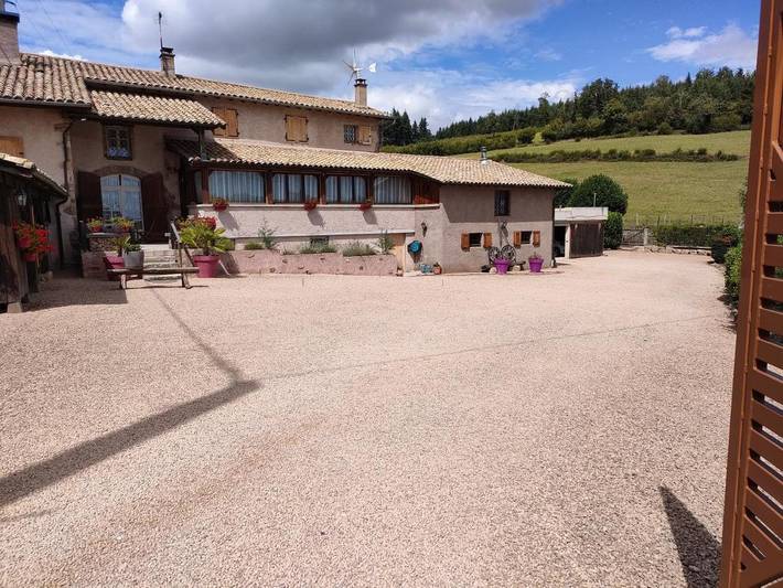 Gîte pour 4 personnes, avec jardin ainsi que terrasse et vue à Vauxrenard