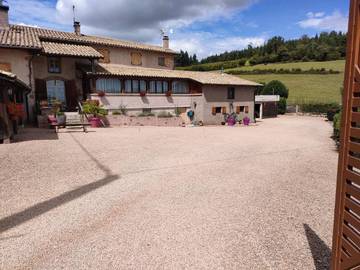 Maison d’hôte pour 4 personnes, avec jardin ainsi que vue et terrasse à Vauxrenard