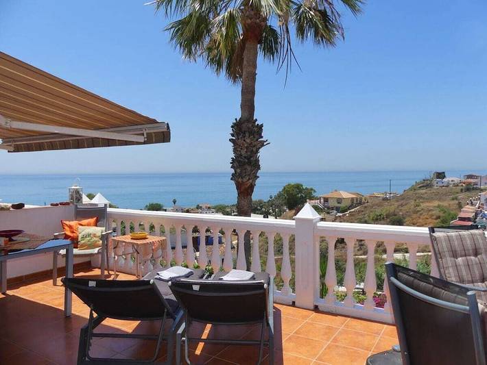 Apartamento vacacional con 2 dormitorios. in Playa de Benajarafe, Vélez-Málaga