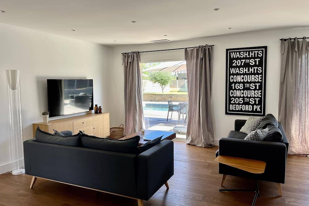 Luxury villa with heated pool on the seafront in Biguglia, Bastia und Umgebung